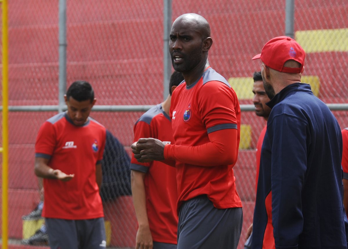 Felipe Baloy se recuperó de una lesión sufrida en mayo y debutó contra Sanarate el fin de semana. (Foto Prensa Libre: Francisco Sánchez)