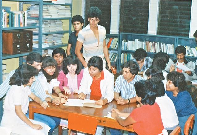 Ricardo Arjona en su época de estudiante. (Foto: Hemeroteca PL)