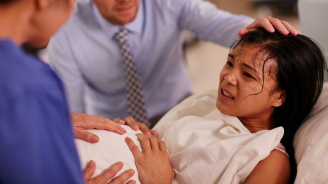 Para algunos expertos, la fecha probable de parto debería ser algo del pasado. (ISTOCK/GETTY IMAGES)