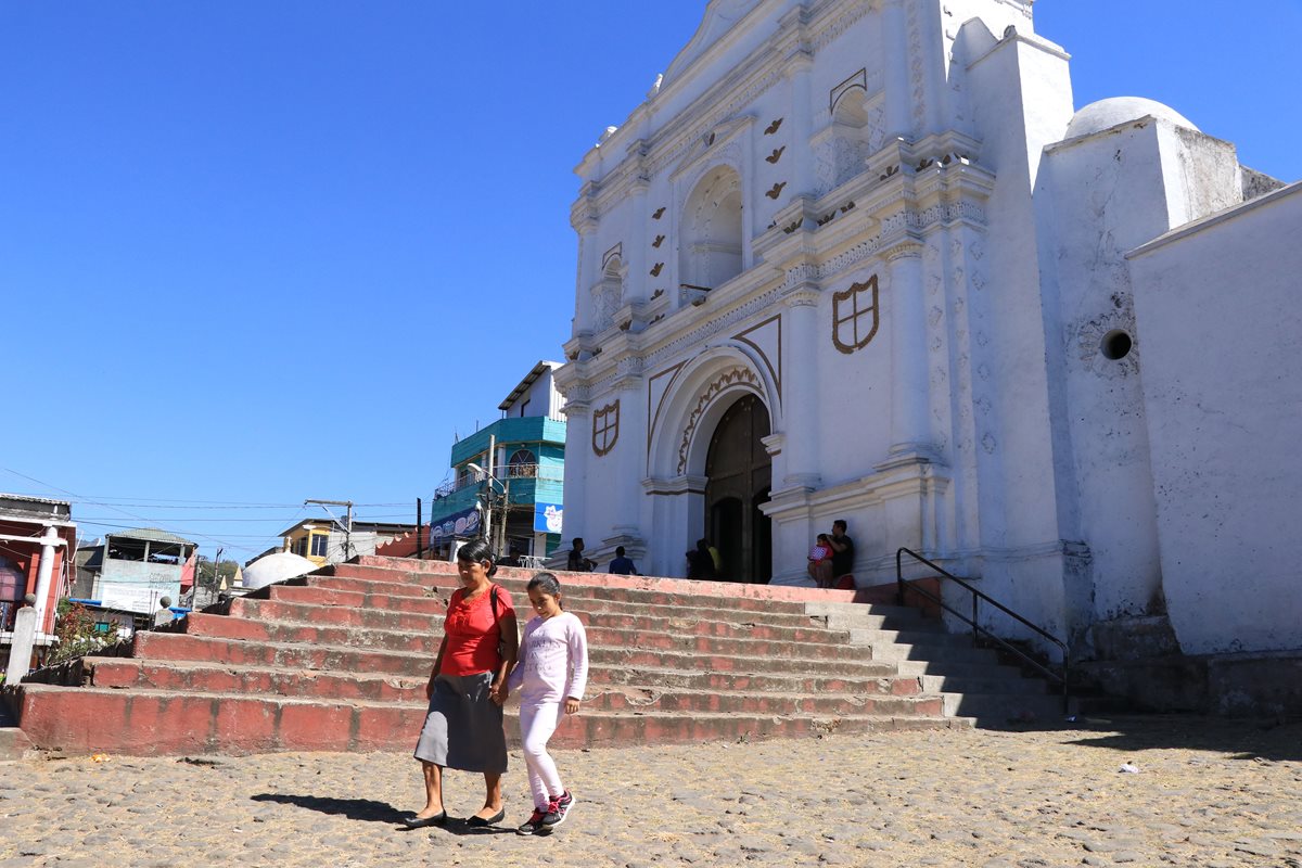 Iglesia católica de Palín, que funciona con normalidad, pese a las amenazas de extorsionistas. (Foto Prensa Libre: Enrique Paredes)