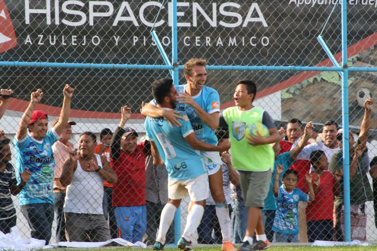 Sanarate y su afición tienen la ilusión de conseguir cosas grandes en el Clausura 2018. (Foto Prensa Libre: Hugo Oliva)