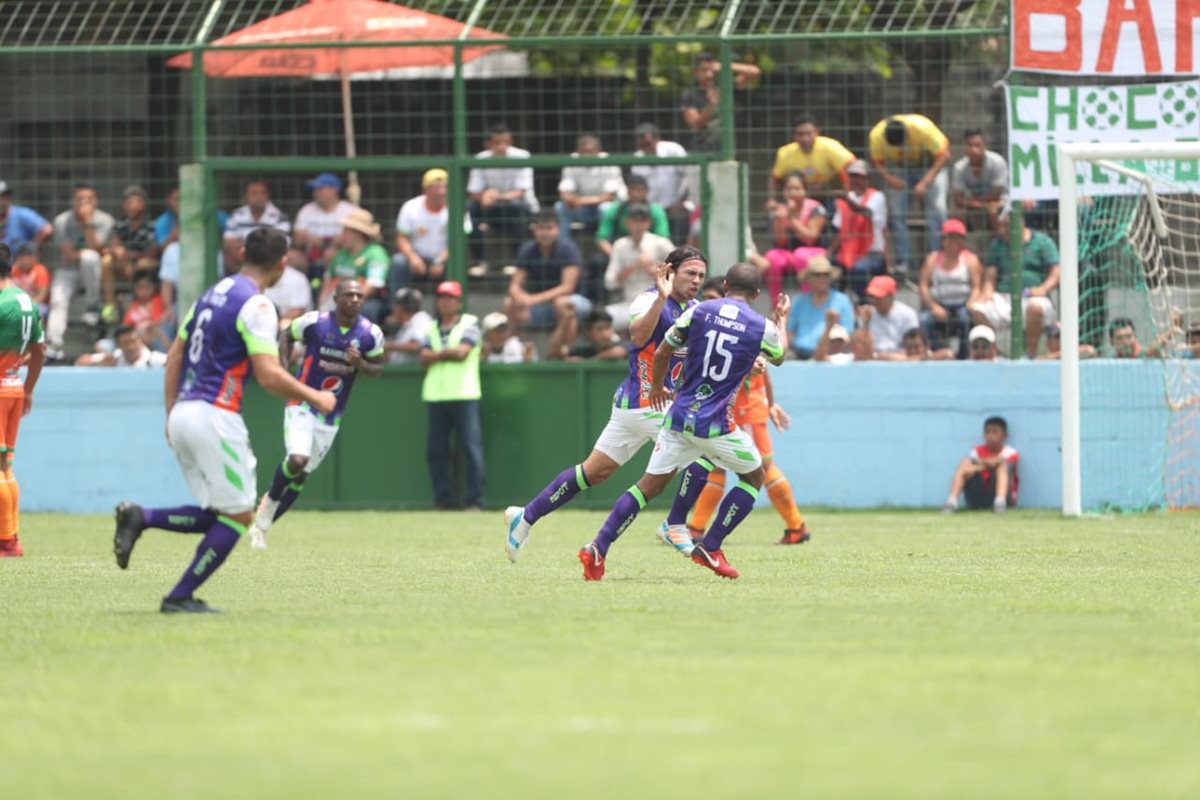 Herrera festejó con todo su segundo golazo esta tarde en el Sicay Paz. (Foto Prensa Libre: Francisco Sánchez)