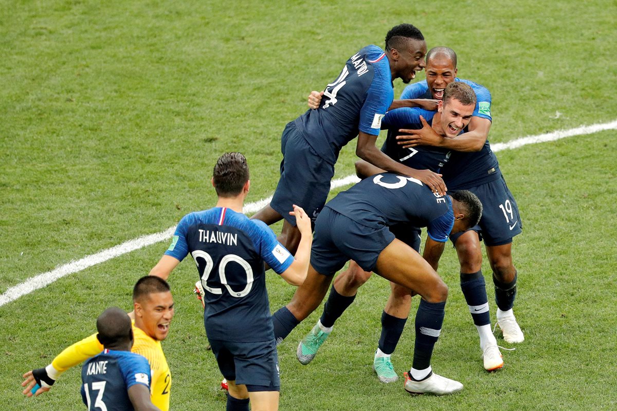 Los jugadores de la Selección de Francia festejan al ganar la Copa del Mundo. (Foto Prensa Libre: EFE)