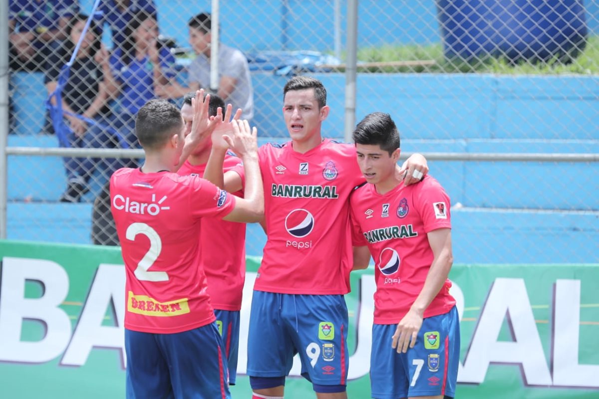 El ariete jutiapaneco José Carlos Martínez (9) consiguió el gol con el que Municipal venció este domingo a Chiantla, en el estadio Manuel Felipe Carrera (Foto Prensa Libre: Juan González)