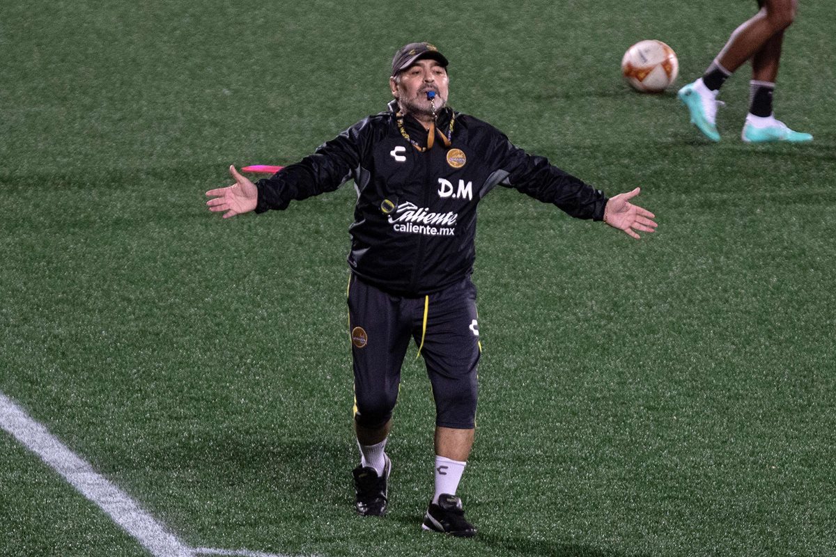 Diego Armando Maradona, entrenador de Dorados de Sinaloa. (Foto Prensa Libre: AFP)