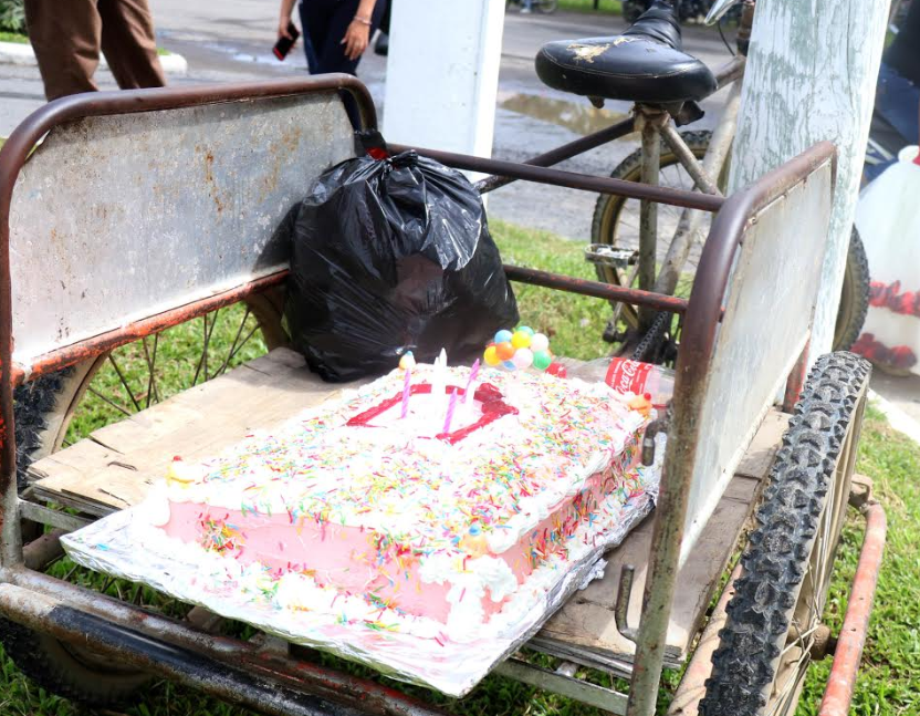 Pastel que sería para celebrar el cumpleaños de la menor. (Foto Prensa Libre: Dony Stewart).