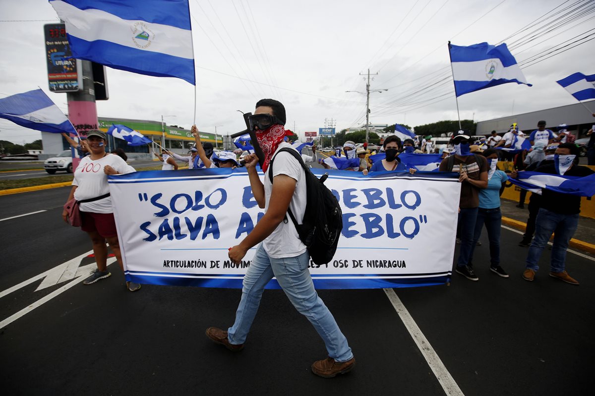 Manifestantes participan en un plantón para conmemorar los 100 días desde el inicio de la crisis sociopolítica que atraviesa Nicaragua. (EFE)