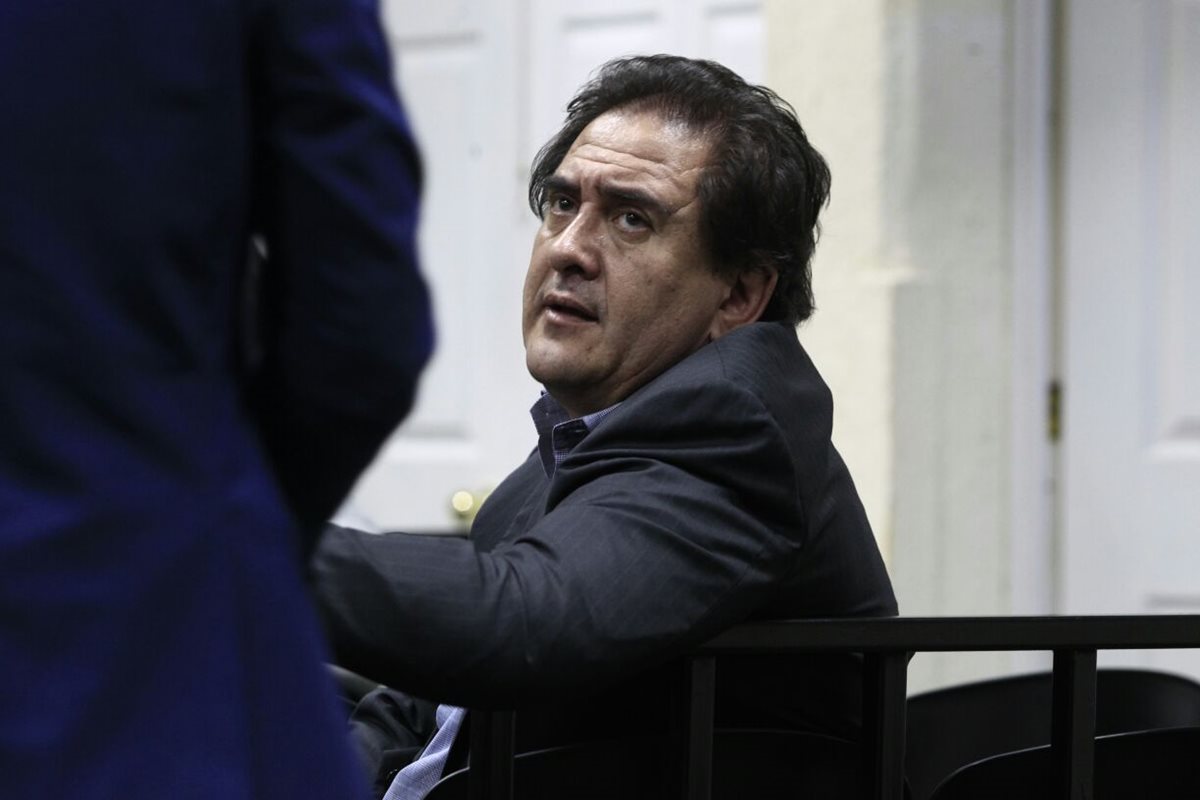 El empresario Gustavo Alejos durante la audiencia de este lunes. (Foto Prensa Libre: Carlos Hernández).