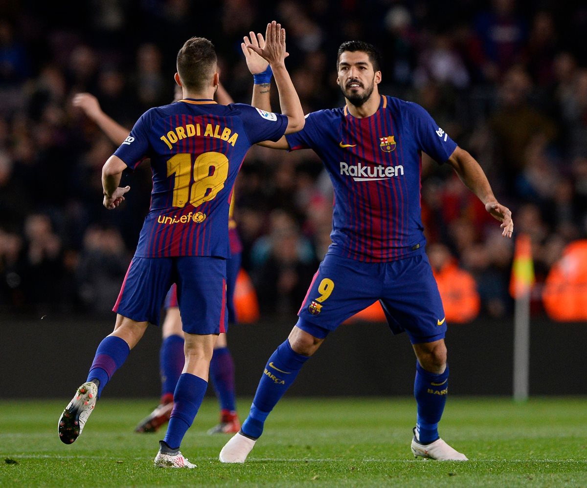 Luis Suárez también aparece en los momentos determinantes del Barcelona. (Foto Prensa Libre: AFP)