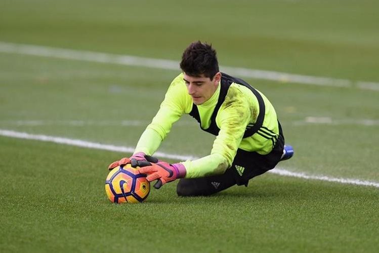 Courtois no ha tenido un gran partido en la presente temporada con el Chelsea, pero busca mejorar en la Copa del Mundo de Rusia 2018. (Foto Prensa Libre: Hemeroteca PL)