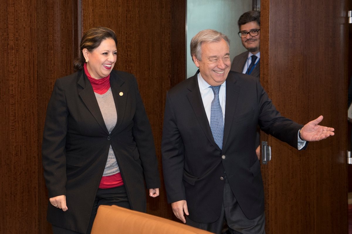 La canciller Sandra Jovel durante la reunión con el secretario General de la ONU, António Guterres. (Foto Prensa Libre: Naciones Unidas).