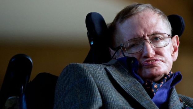 Un sintetizador de voz fue la herramienta que permitía a Hawking comunicarse de manera verbal. GETTY IMAGES