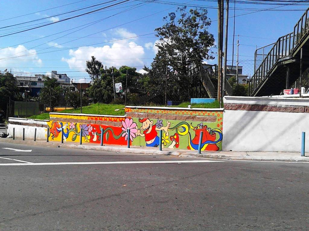 Jóvenes decidieron transformar la propaganda en obras de arte. La mayoría en postes, laderas, piedras y puentes.