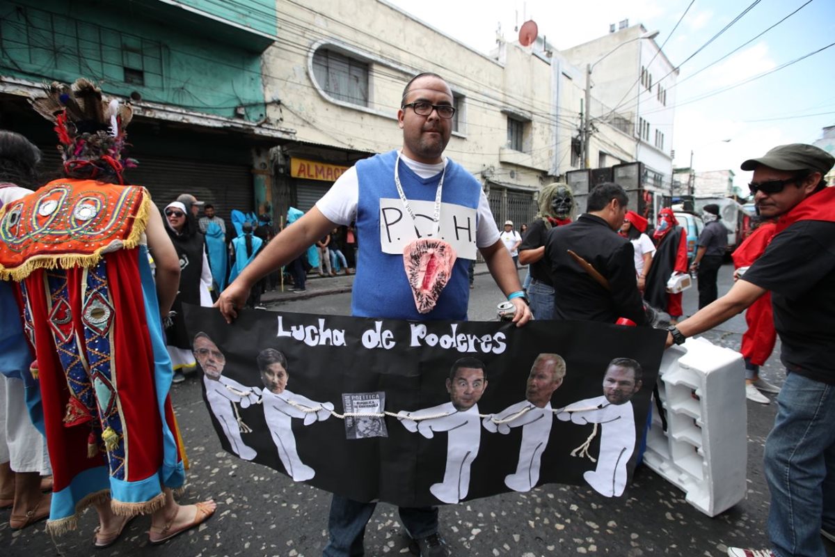 La sátira es la característica de este desfile bufo esperado por muchos guatemaltecos.