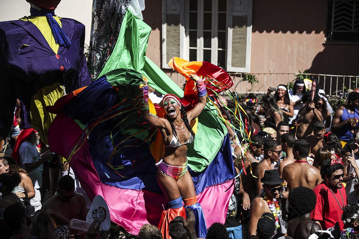 Integrantes del tradicional bloco de las Carmelitas, en Río de Janeiro. (Foto Prensa Libre: EFE)