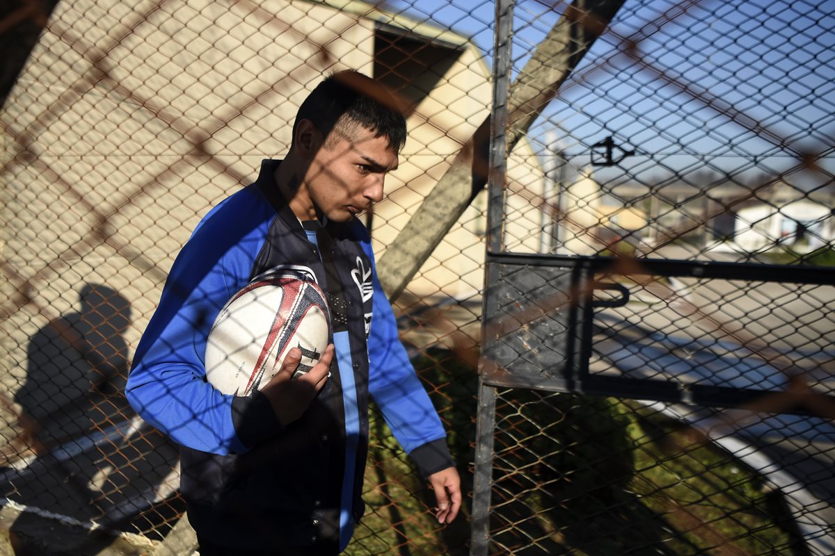 El rugby es un escape para decenas de presos de una cárcel en Argentina. (Foto Prensa Libre: AFP).