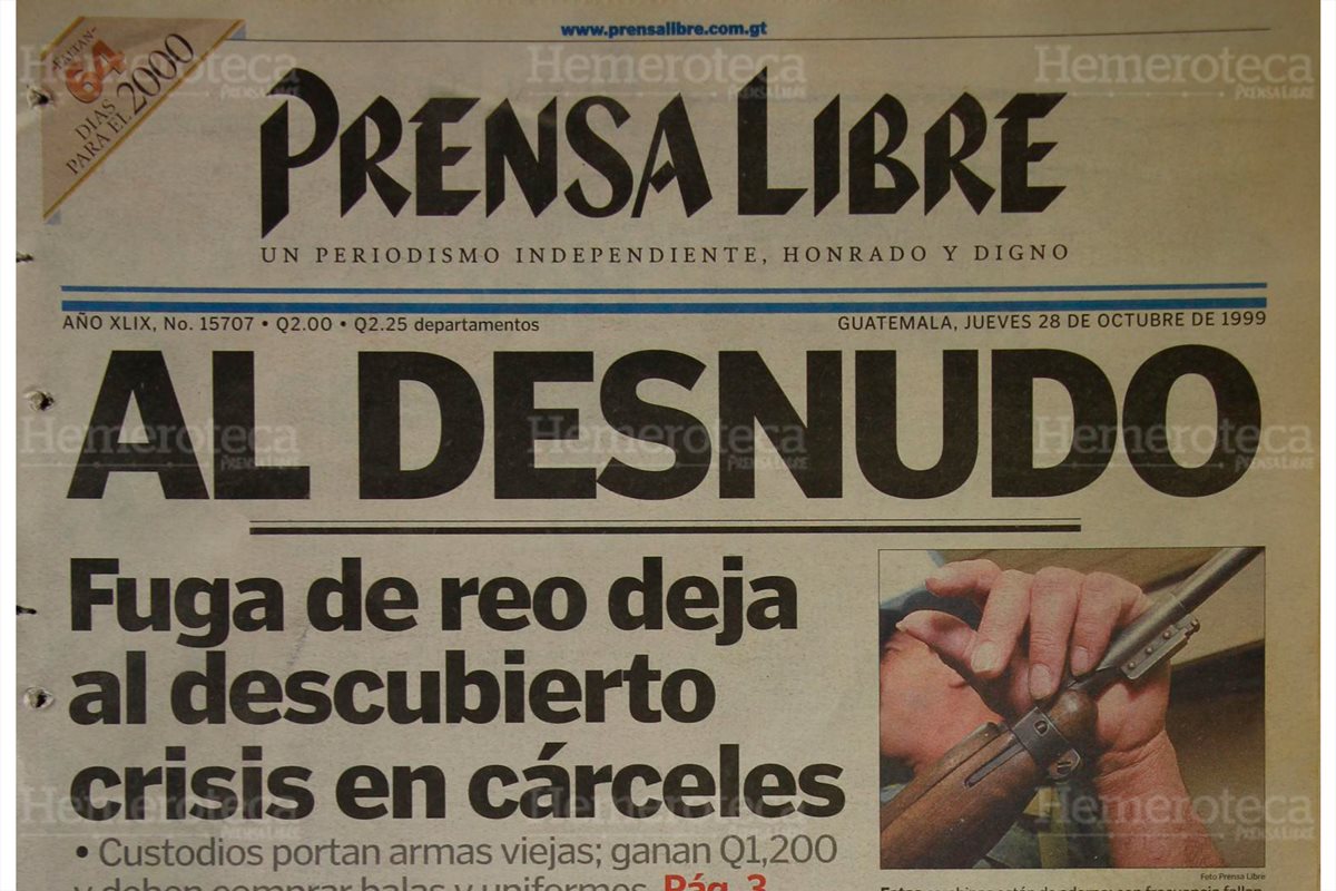 Jose? Fernando Cari?as se fugó de cuando era trasladado en un bus urbano luego de una audiencia en Tribunales. 28/10/1999. (Foto: Hemeroteca PL)