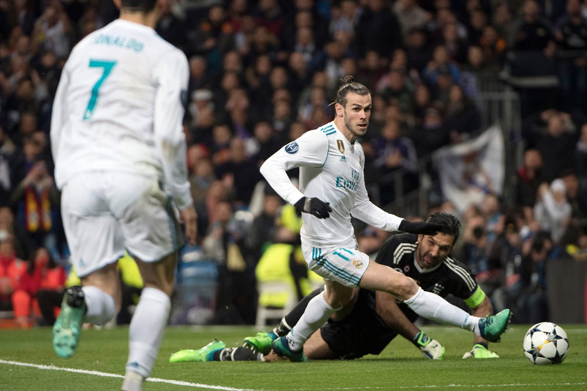 Buffon detiene una llegada de Gareth Bale.