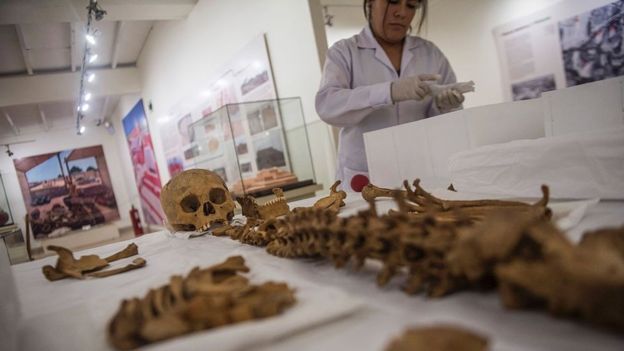 Las víctimas presentan golpes en la cabeza y las costillas.  (Foto Prensa Libre: Ernesto Benavid Es/ Getty Images)