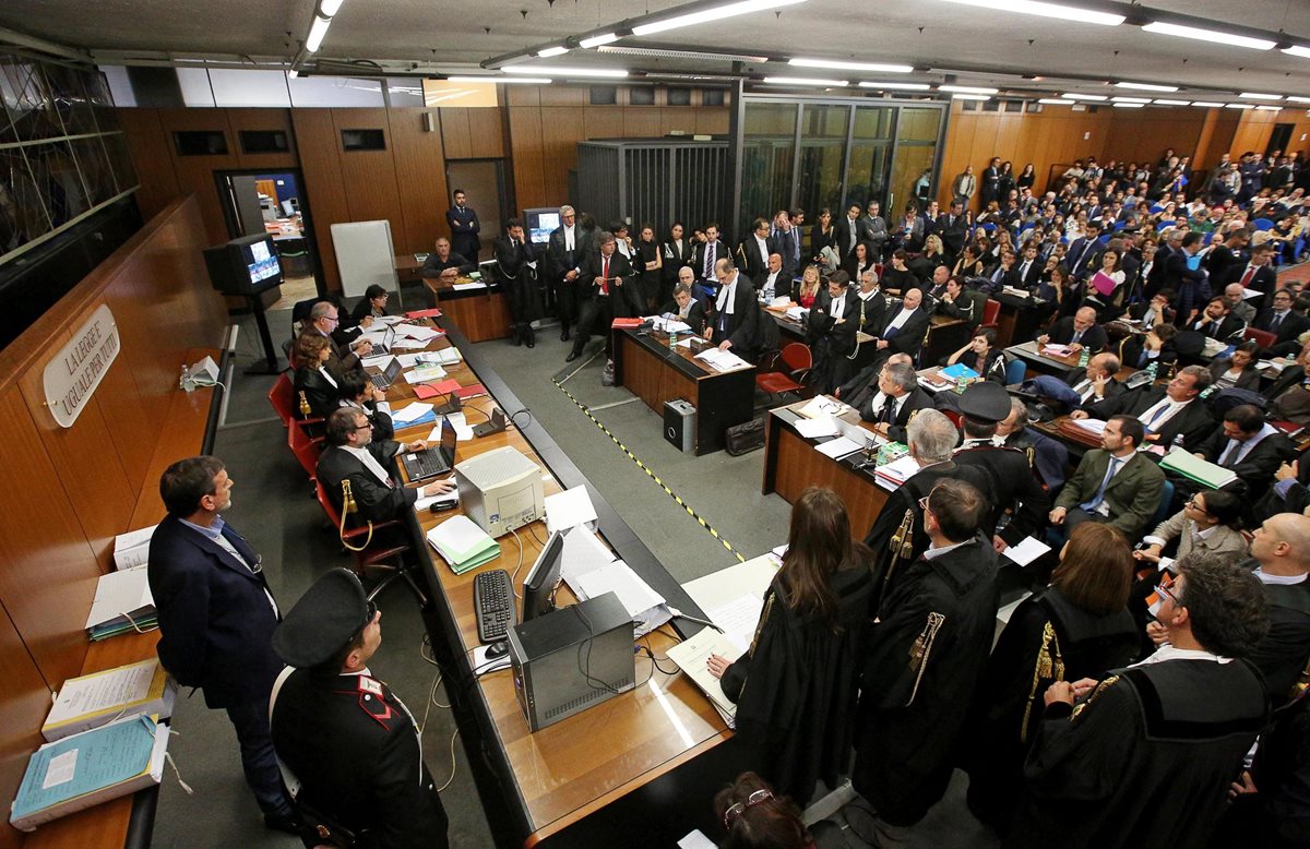 Vista general de una sala de los juzgados de la plaza Clodio en Roma, Italia. (Foto Prensa Libre: EFE).