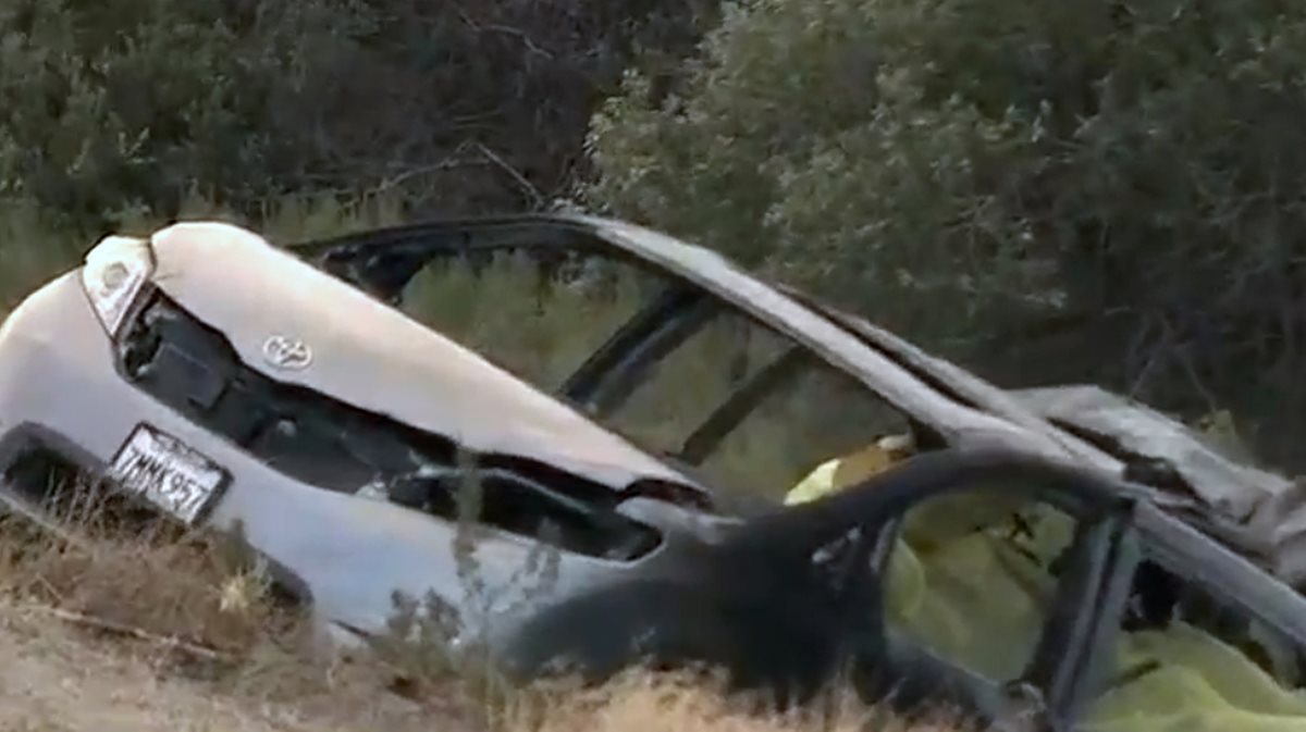 Dos vehículos se vieron involucrados en accidente donde murieron dos madres y sus cuatro hijos. (Foto Prensa Libre: AP)