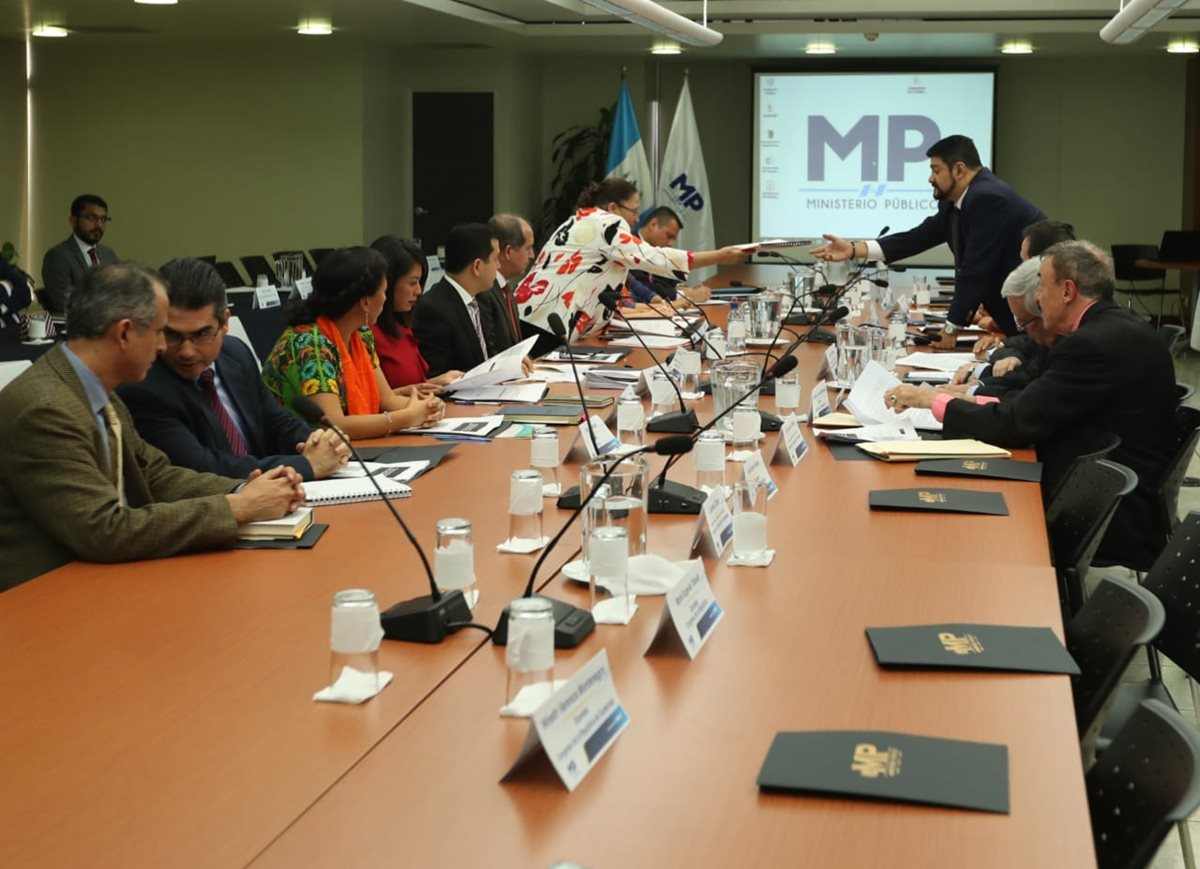 Diputados asisten a la presentación del proyecto de reforma sobre la prisión preventiva. (Foto Prensa Libre: Esbin García)