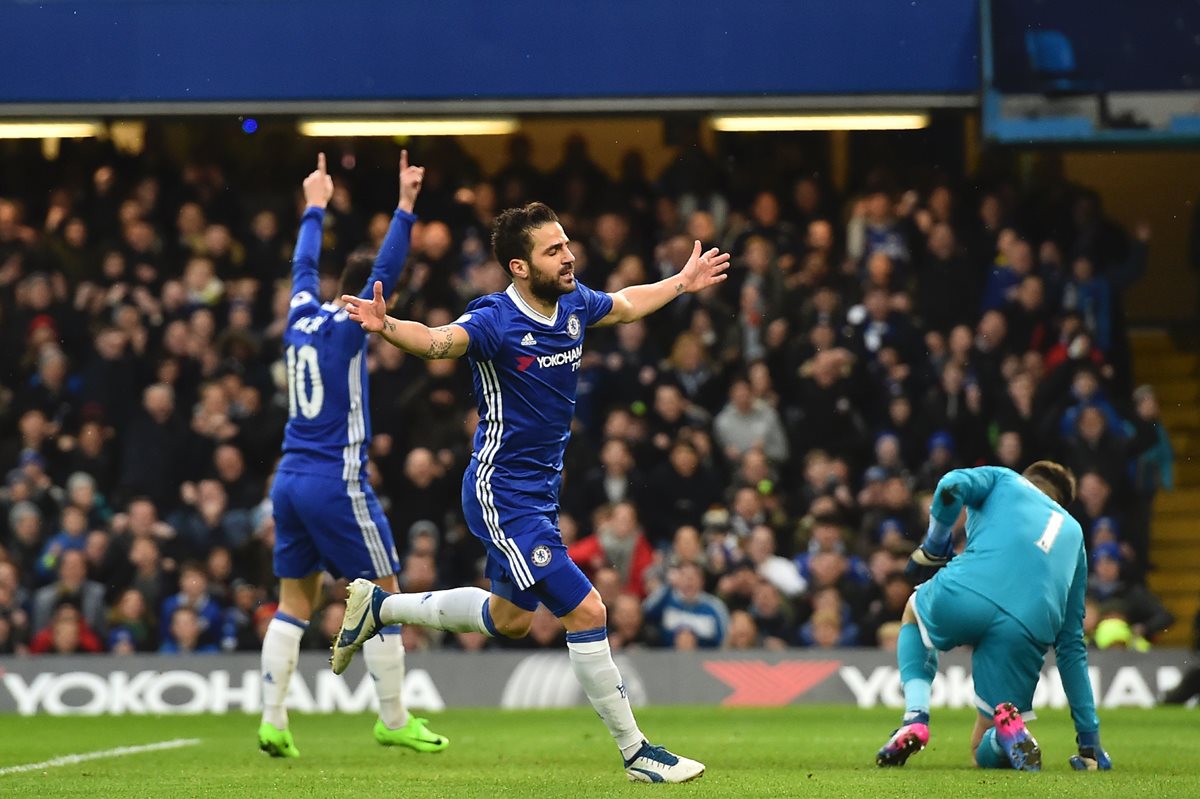 Fábregas ha sido un jugador clave para los "blues" desde su llegada en 2014. (Foto Prensa Libre: AFP)