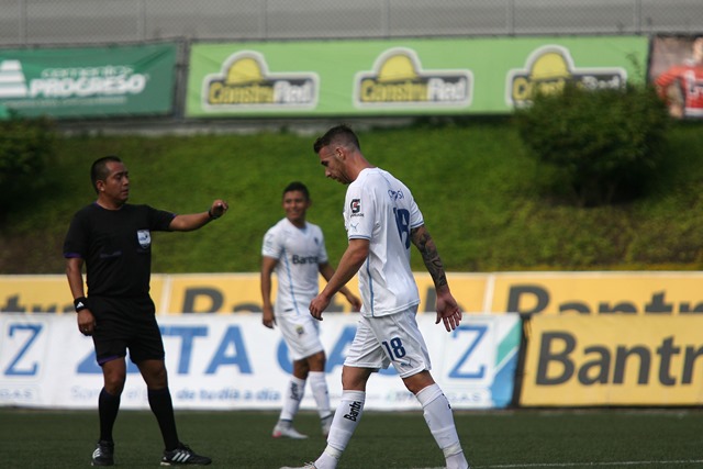 Emiliano López aún no se estrena como goleador con Comunicaciones (Foto Prensa Libre: Jesús Cuque) 
