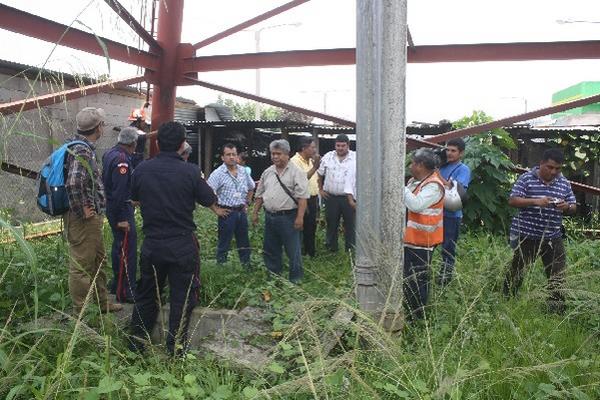 Autoridades ediles y socorristas corroboran deficiencias en tanque de agua e hidrantes.