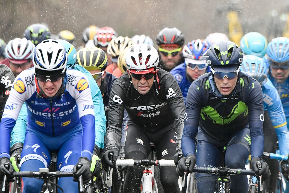 Daniel Martin, Alberto Contador y José Herrada López durante la segunda etapa del París-Niza. (Foto Prensa Libre: AFP)