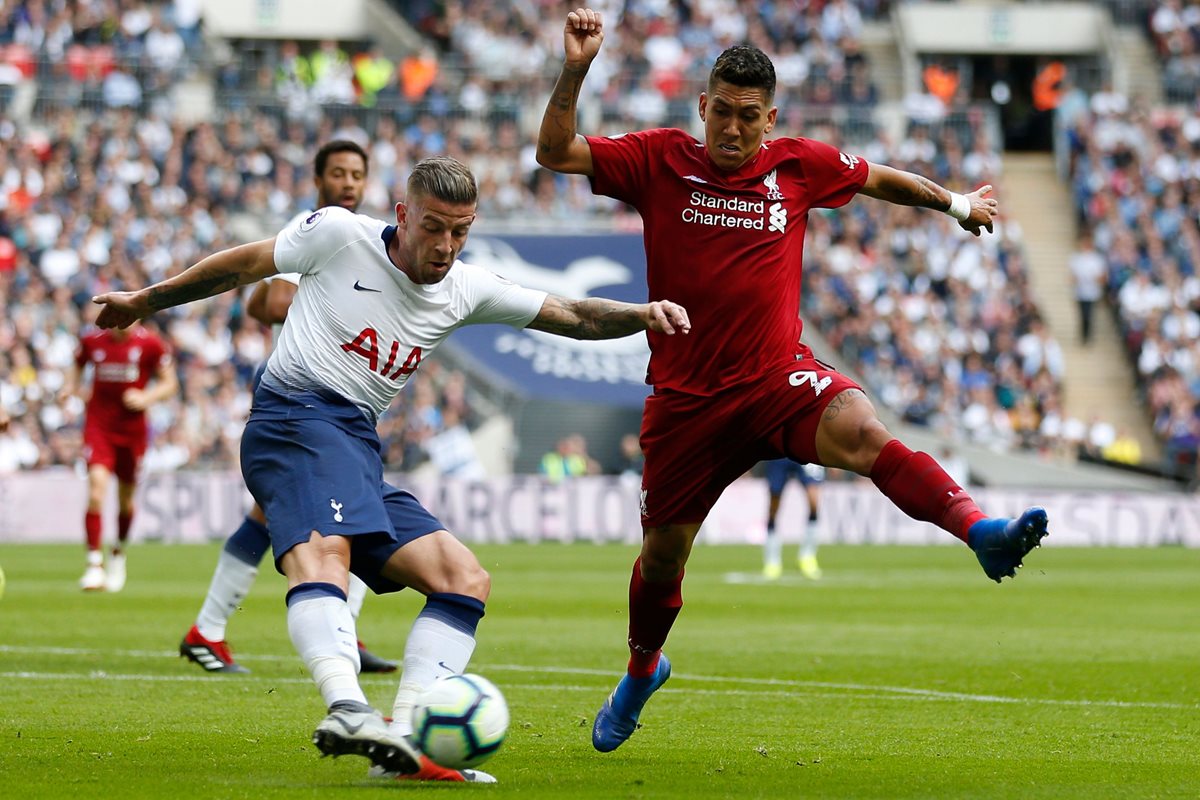 Firmino recibió un fuerte golpe y es duda contra el PSG. (Foto Prensa Libre: AFP)