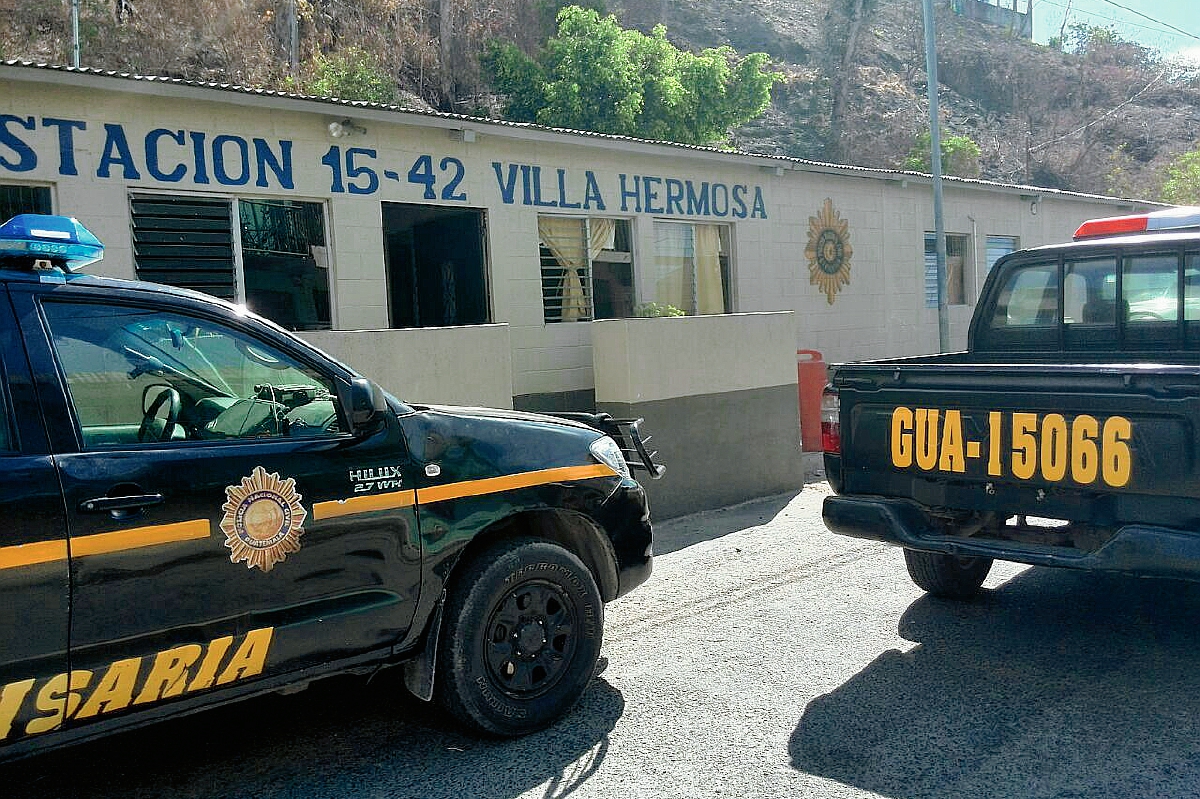 Dos agentes de La PNC resultaron heridos por arma de fuego de forma accidental. (Presa Libre: Estuardo Paredes).