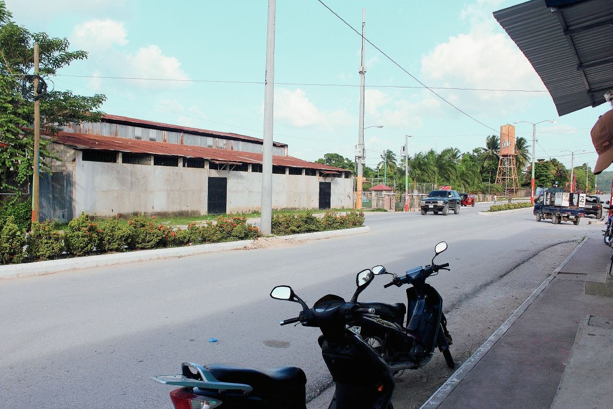 Vecinos de San Benito, Petén, señalan que la mayoría de proyectos de la comuna no generan progreso. (Foto Prensa Libre: Rigoberto Escobar)