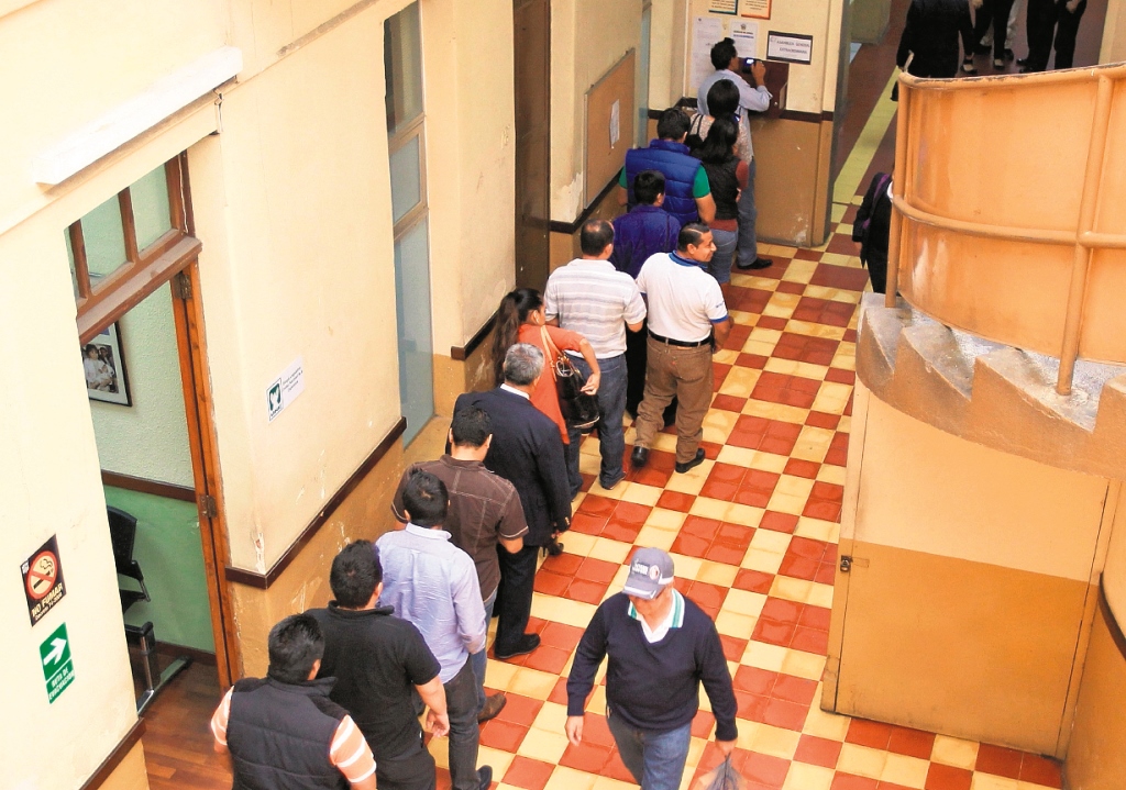 El 26 de mayo del 2016, el MP secuestró papelería de los trabajadores del Congreso de la República, expedientes que ahora son analizados. (Foto Prensa Libre: )