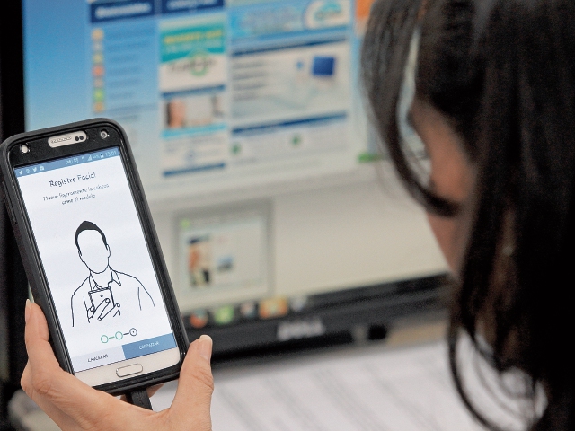La aplicación de reconocimiento facial podría ser utilizada por 160 mil clientes de la entidad bancaria. (Foto Prensa Libre: Hemeroteca)