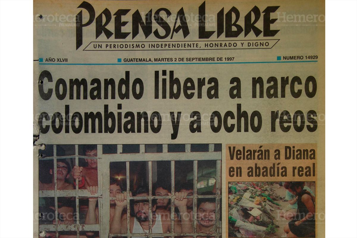 Hombres armados que vesti?an uniformes de la Guardia de Hacienda rescataron al colombiano Hernancio Mauricio Marti?nez. 2/09/1997. (Foto: Hemeroteca PL)