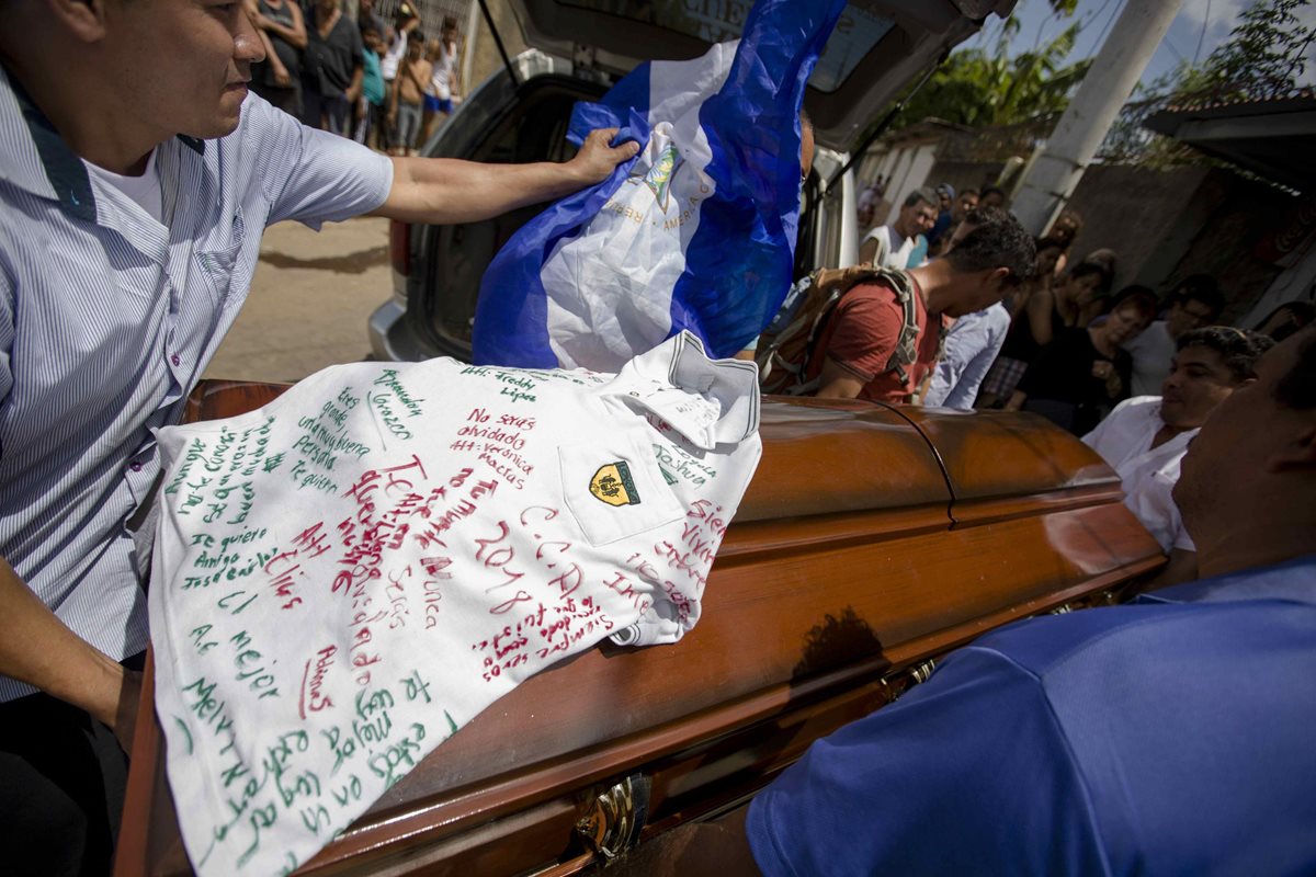 Hasta ahora 27 son las víctimas mortales de la violencia en Nicaragua, entre ellas, un estudiante de 15 años. (Foto Prensa Libre: EFE)