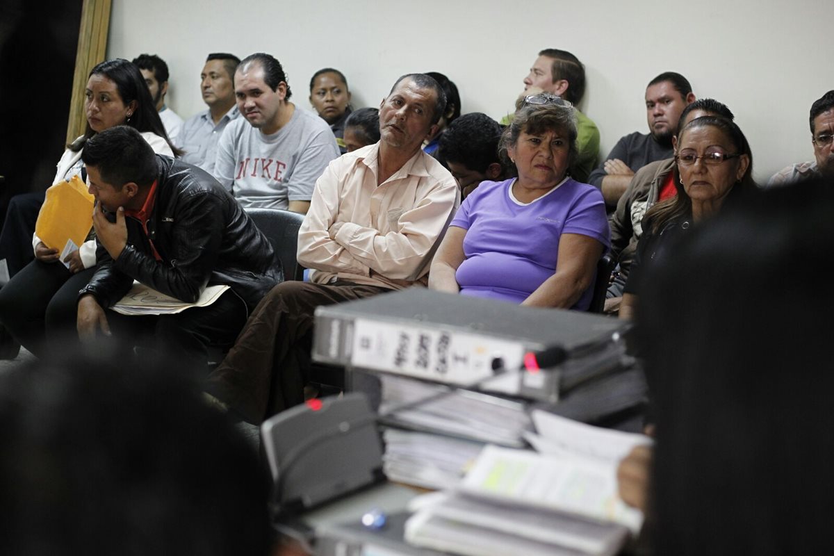 En julio pasado las fuerzas de seguridad capturaron a un grupo de personas por vender medicamentos del Seguro Social. (Foto Prensa Libre: P. Raquec)