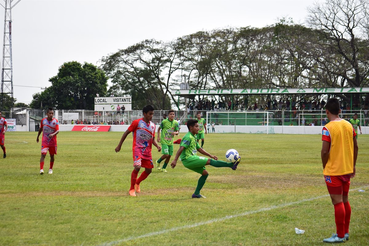 Escuintla tuvo la fortuna de un autogol para conseguir igualar el juego. (Foto Prensa Libre: Carlos Paredes)