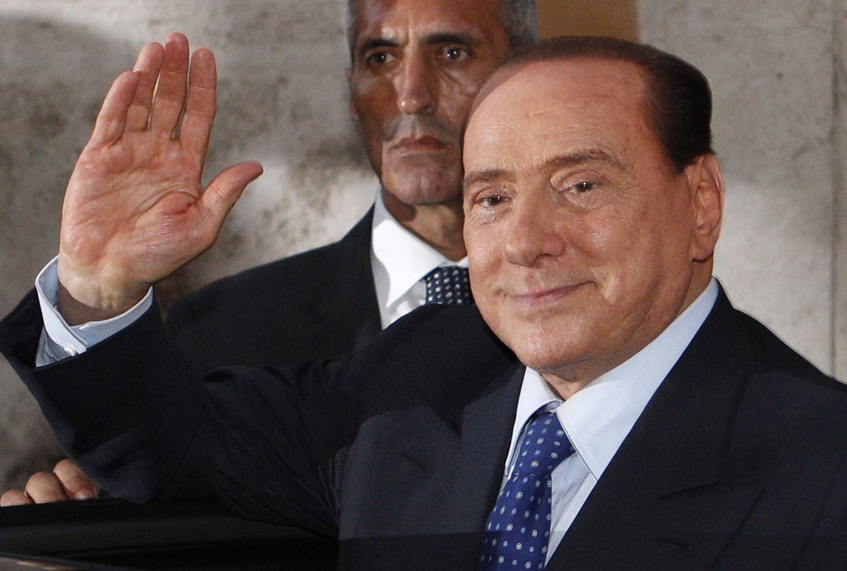 El exprimer ministro italiano, Silvio Berlusconi, habló por primera vez del salón donde organizaba sus fiestas. (Foto Prensa Libre:: AP)