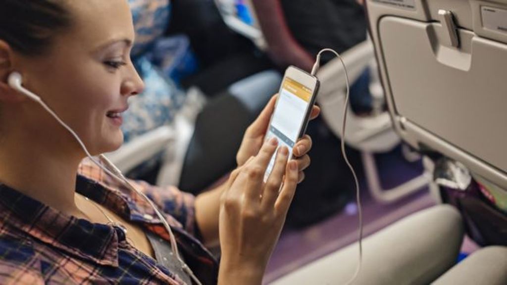 La tecnología wifi está habilitada en varias aerolíneas, pero ha sido calificada a menudo como lenta y costosa. (GETTY IMAGES)