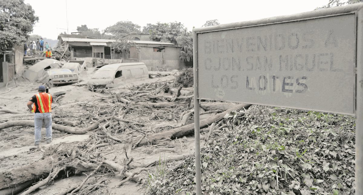 Los daños de la erupción del Volcán de Fuego persisten, por lo que extiende el Estado de Calamidad Pública en Escuintla, Sacatepéquez y Chimaltenango. (Foto Prensa Libre: Hemeroteca PL)