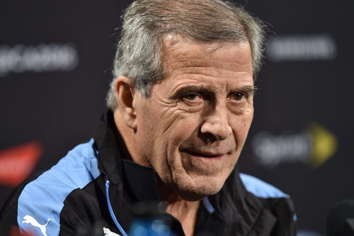 Oscar Tabarez solo pudo lograr una victoria en la Copa América Centenario al mando de Uruguay. (Foto Prensa Libre: AFP)