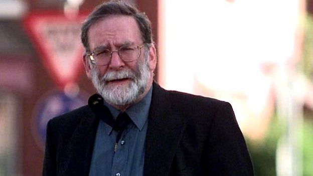 A Shepherd le costó creer que el médico británico Harold Shipman era un asesino serial pero sus autopsias lo revelaron claramente.