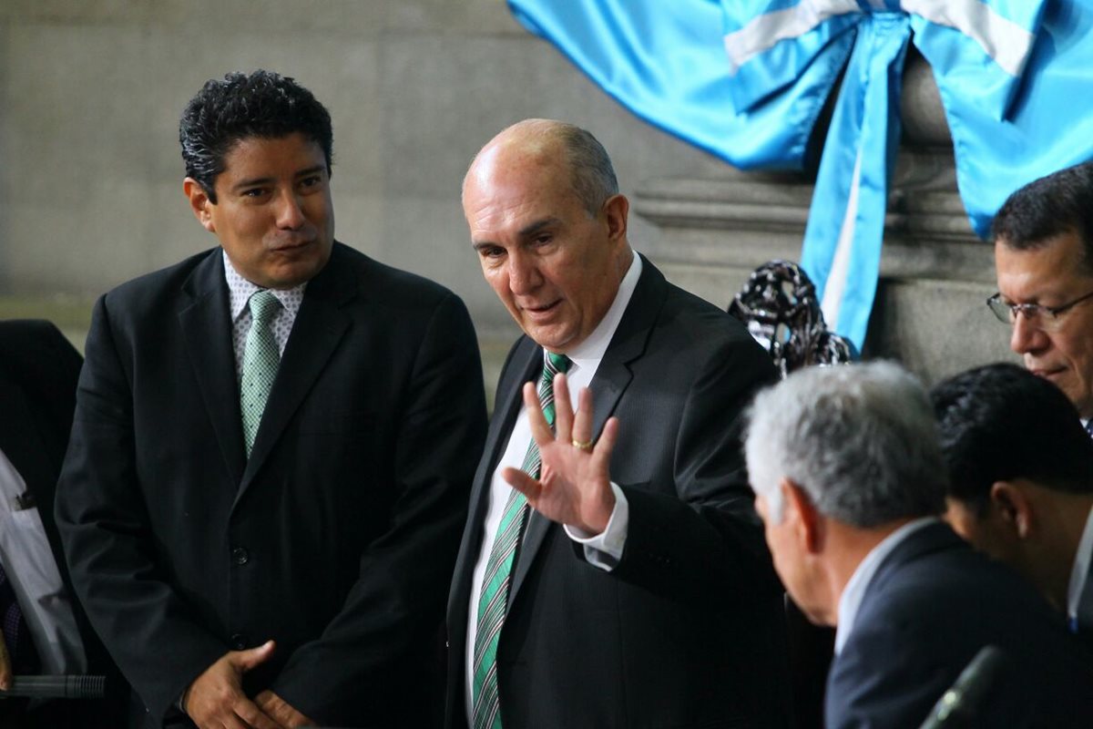 Mario Taracena preside su última sesión como presidente del periodo 2016-2017. (Foto: Erick Avila)