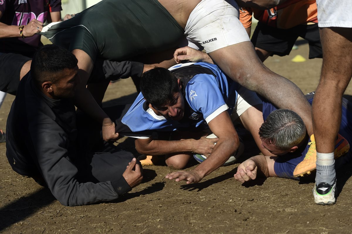 El rugby es un escape para decenas de presos de una cárcel en Argentina. (Foto Prensa Libre: AFP).