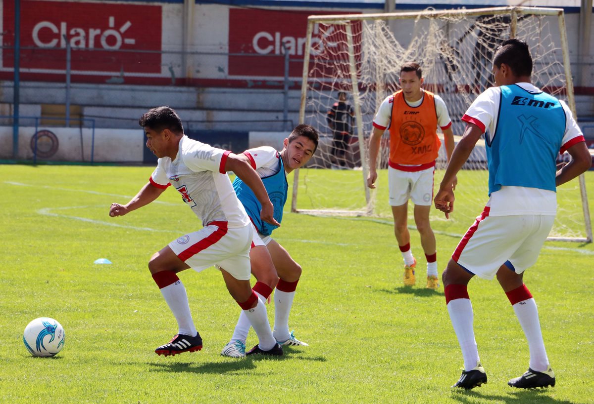 El plantel de Xelajú MC realizo sus entrenos de cara al encuentro del próximo fin de semana.(Foto Prensa Libre: Carlos Ventura)