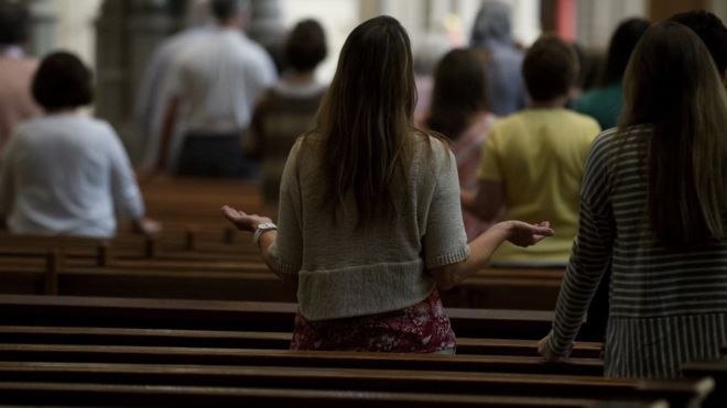 Mientras la Iglesia Católica se consume en Estados Unidos por escándalos de abusos sexuales, sus fieles ejercen en este país una influencia inimaginable décadas atrás. GETTY IMAGES