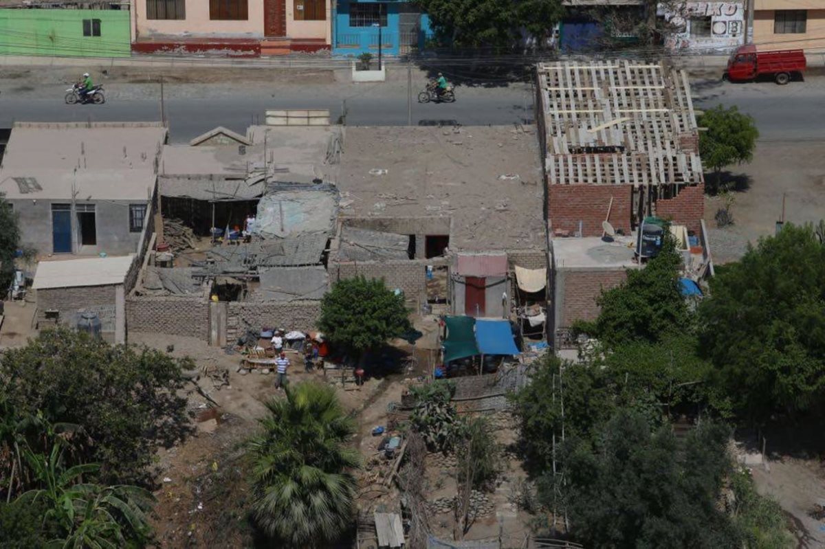 Una vista aérea en la zona afectada por un sismo de 6.8 grados en Arequipa, Perú.(Foto Prensa Libre:EFE).