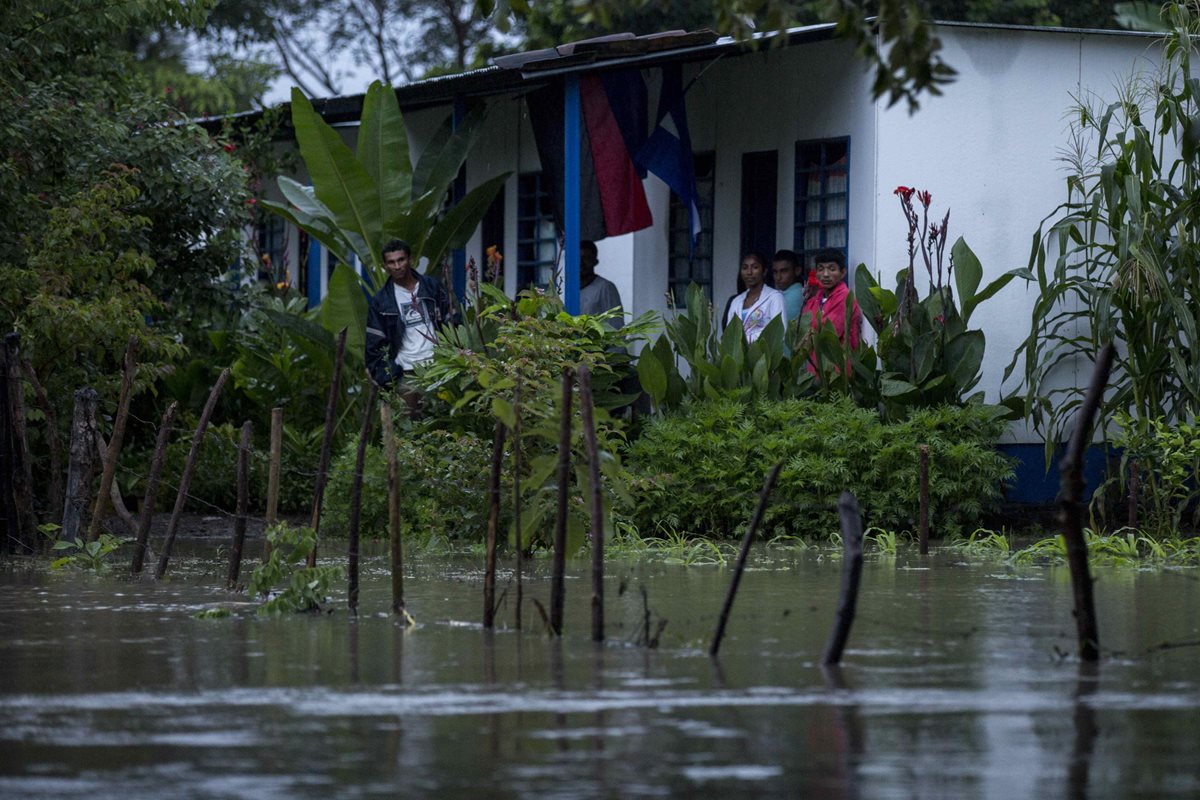 En Nicaragua, Nate anegó varias comunidades. (Foto Prensa Libre: EFE)